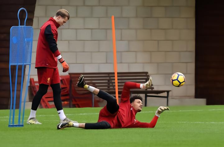 goalkeeper_足球守门员训练原则_守门员技术训练指南