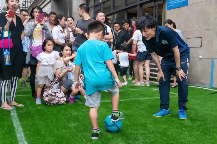 广州足球_广州富力足球俱乐部 社区足球角 足球亲子嘉年华